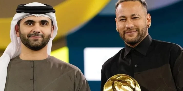Neymar recebeu um prêmio durante a cerimônia • Divulgação / Globe Soccer Awards