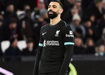 Salah comemora o gol que marcou para o Liverpool na goleada sobre o West Ham • Reprodução/X @LFC