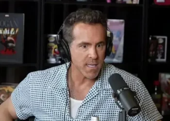 Ryan Reynolds, ator de Deadpool, em entrevista ao Podpah • Reprodução/Podpah