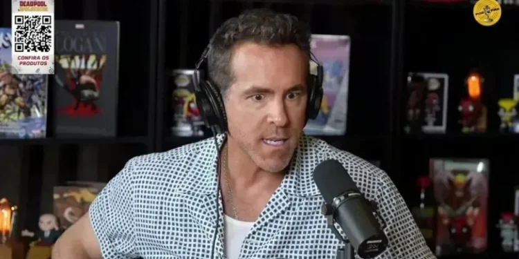 Ryan Reynolds, ator de Deadpool, em entrevista ao Podpah • Reprodução/Podpah