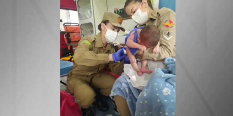 Bebê recém-nascida é resgatada após ser abandonada em calçada de Goiânia
