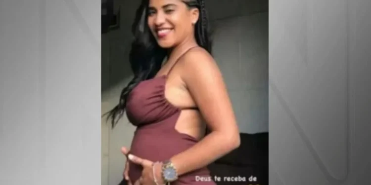 Mulher grávida morre em acidente de moto no Recife