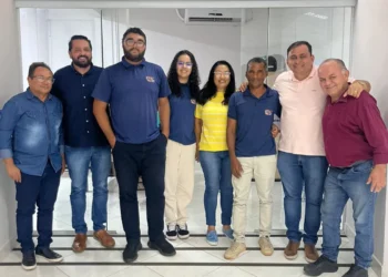 Ao longo da visita secretário ouviu atentamente as demandas dos servidores