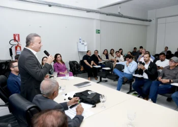 Primeira reunião ordinária marcou a presença histórica do primeiro gestor da Capital a participar, em 30 anos, de uma reunião do Conselho