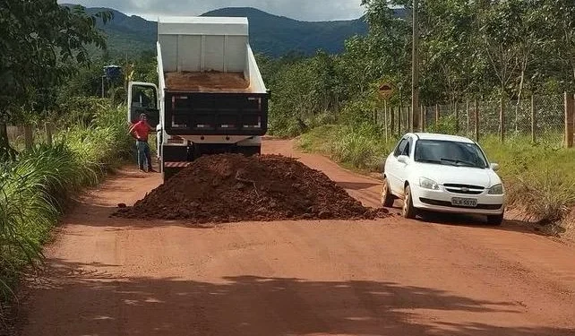 Serviços de recuperação de estradas vicinais da zona rural de Palmas estão a todo vapor pela Secretaria Municipal de Agricultura e Serviços do Interior