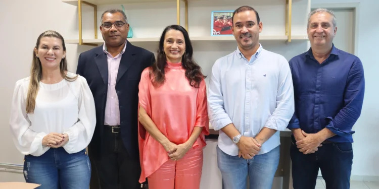 Semas recebe visita do deputado federal Vicentinho Júnior