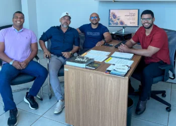 Secretário Eduardo Azevedo se reúne com representantes de grupos de capoeira de Palmas