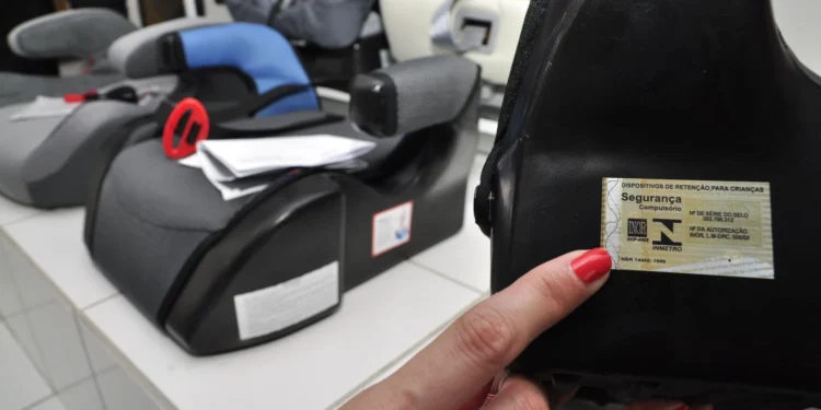Agência de Metrologia alerta sobre a importância do uso da cadeirinha veicular para crianças