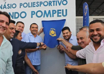 O governador Wanderlei Barbosa entrega a reforma do Ginásio Poliesportivo Luiz Orlando Pompeu em Cariri do Tocantins, obra aguardada pela população há mais de 10 anos;