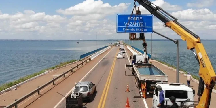 Governo do Tocantins interdita parcialmente ponte que liga Palmas a Luzimangues para manutenção da iluminação e aterro