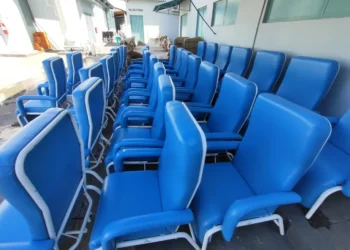 Foram entregues 30 poltronas e 10 camas infantis, cadeiras de rodas e hampers hospitalares