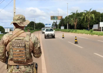 Operação também inclui a verificação de documentação, busca por infrações de trânsito e identificação de possíveis criminosos - Jodacy Filho/ Governo do Tocantins