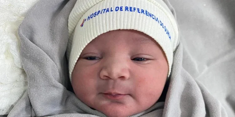 Helena nasceu com quinze minutos após chegar no HRG