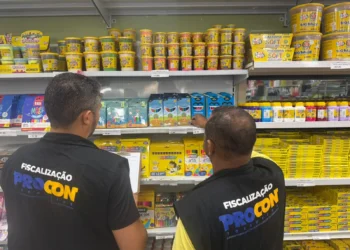 Entre os itens pesquisados estão cadernos, lápis, lapiseira, canetas, marca texto, corretivo, borrachas, massa de modelar, giz de cera, pintura a dedo, cola bastão, massas de modelar, apontador, réguas, tesouras, corretivos, papel, pincel e tinta guache. - Foto: Ascom Procon/Governo do Tocantins