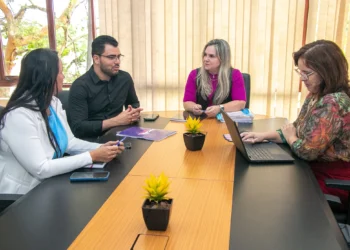 A reunião ocorreu no gabinete da secretária na sede da Setas, em Palmas. Foto: Carlessandro Souza/Governo do Tocantins