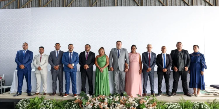 Tetin e Ivonete tomam posse como prefeito e vice-prefeita de Cariri