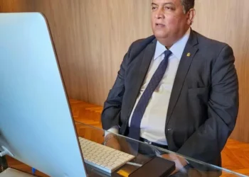 Senador Eduardo Gomes destaca avanços na proteção de dados durante evento internacional