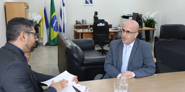 Em reunião com defensor público, SSP-TO sinaliza ampliar o atendimento voltado ao combate à violência contra à mulher em Araguaína