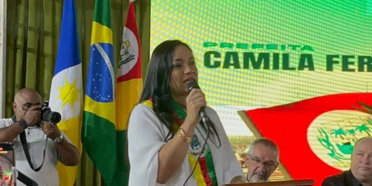Agradecimentos, compromissos e críticas marcam discurso de Camila Fernandes em Miracema