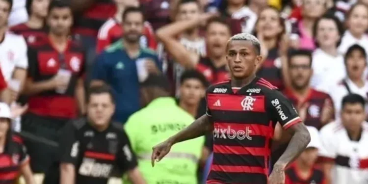 Wesley em partida do Flamengo • Foto: Marcelo Cortes/ CRF
