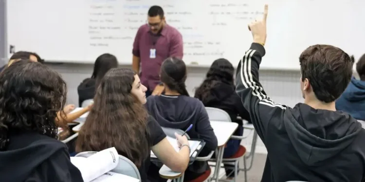 O Fies possibilita juros zero e uma escala de financiamento que varia conforme a renda familiar do candidato • José Cruz/Agência Brasil
