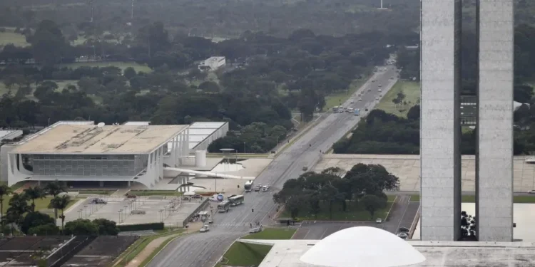 Risco fiscal amplia discussão sobre mudança no reajuste do salário mínimo