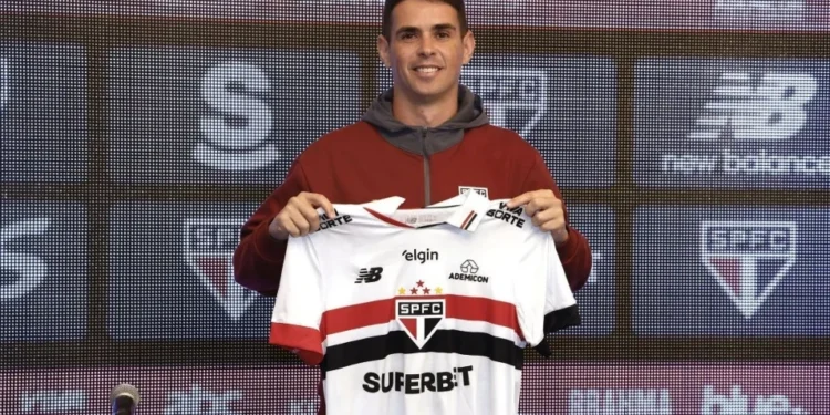 Pênalti perdido e gol histórico: veja as estreias de Oscar, do São Paulo
