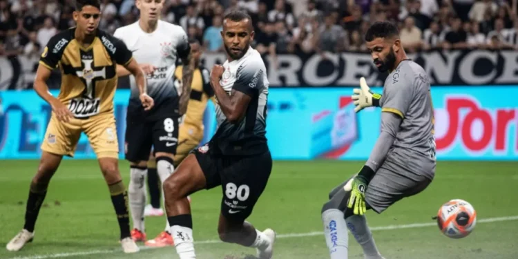 Corinthians bate Água Santa no Paulistão e chega a dez vitórias seguidas