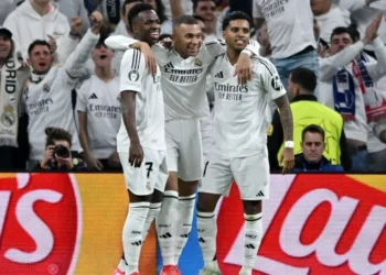 Vini Jr., Mbappé e Rodrygo comemoram gol do Real Madrid na goleada sobre o RB Salzburg • Denis Doyle/Getty Images