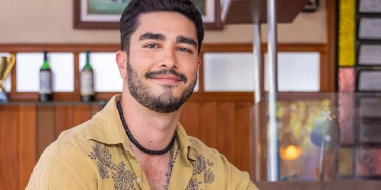 Leo Bittencourt defende relação entre Rhodes e Luma em “Mania de Você” 