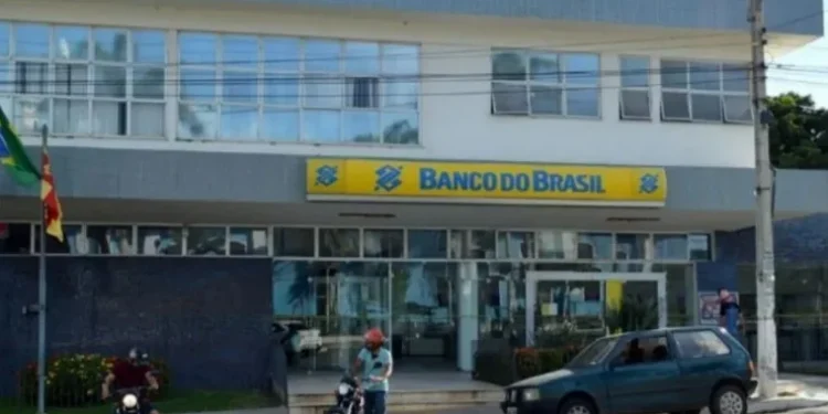 Homem é preso após invadir banco pelo telhado e furtar armas na Bahia