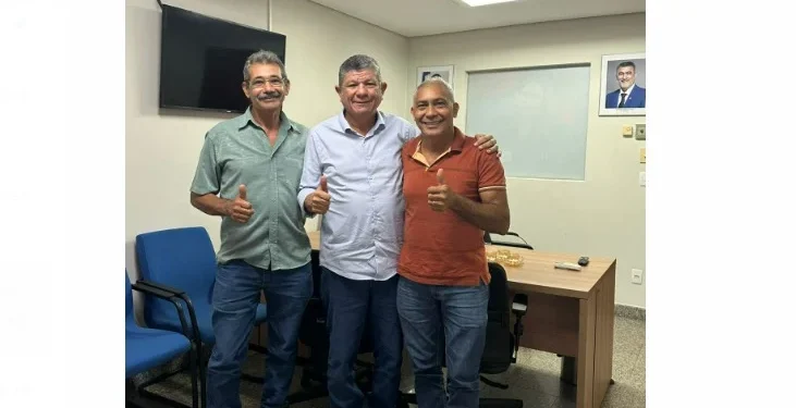 Vereador Assis Moura é recebido pelo Presidente Interino da Assembléia Dep. Ivory de Lira