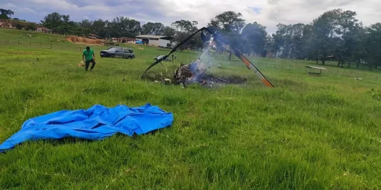 Helicóptero cai em fazenda e deixa três mortos no sul de Minas Gerais