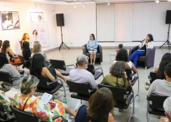 Noite contou com presença de amigos, familiares da autora e do público regular da Roda Literária