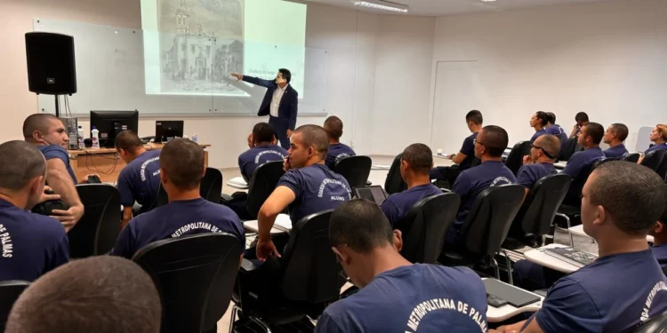 Curso de formação para guardas metropolitanos avança para fase teórica e prática