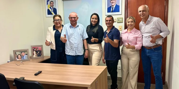 Em Palmas parlamentares tratam da continuidade da Escola Oscar Sardinha