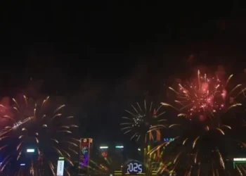A China recebeu 2025 com uma celebração em Hong Kong. • Reuters