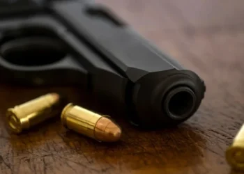 Vítima chegou a ser levada ao hospital, mas não resistiu aos ferimentos • Getty Images