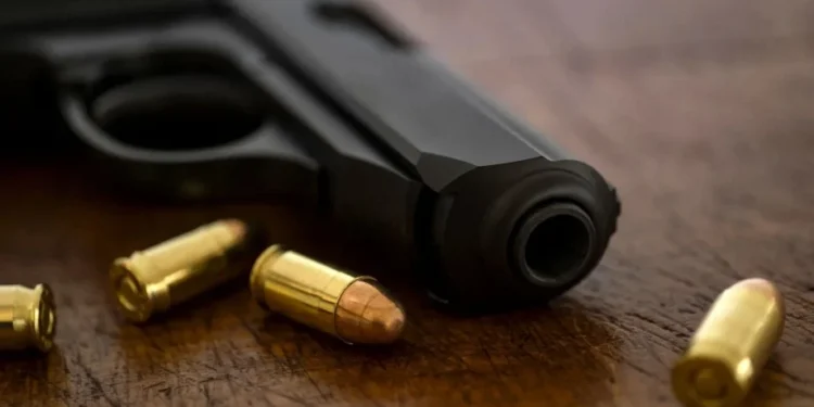 Na véspera do Ano-Novo, idoso morre após ser atingido por bala perdida no RJ