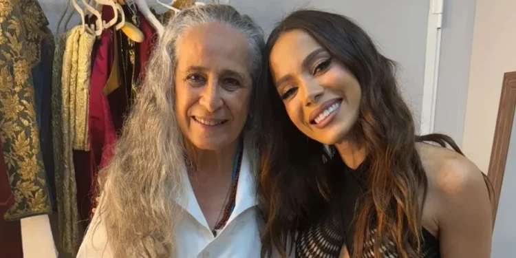 Anitta reverencia Maria Bethânia após show em Copacabana: “Rainha absoluta”