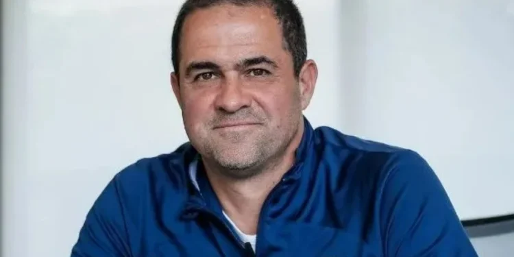 Botafogo entrevista técnico André Jardine para vaga de Artur Jorge