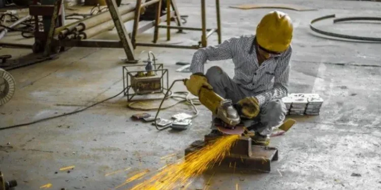 Indústrias de Europa, Ásia e EUA encerram 2024 em posição fraca com riscos de Trump 2.0