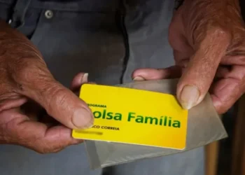 O Bolsa Família garante o repasse de, no mínimo, R$ 600 por família inscrita • Foto: Ana Nascimento/CCE