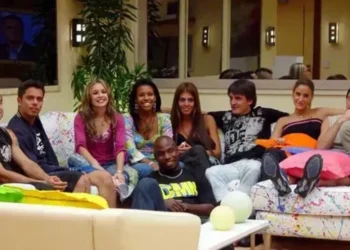 Participantes reunidos na sala do BBB 4 • Jaq Joner/Globo