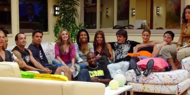 Participantes reunidos na sala do BBB 4 • Jaq Joner/Globo