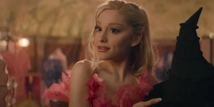Ariana Grande diz que Glinda, de “Wicked”, é queer: “Ama tanto a Elphaba”