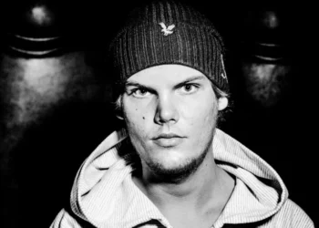 Avicii foi um DJ e produtor de sucesso mundial, dono de hits como "Wake Me Up" e "Levels" • Richard Ecclestone/Redferns