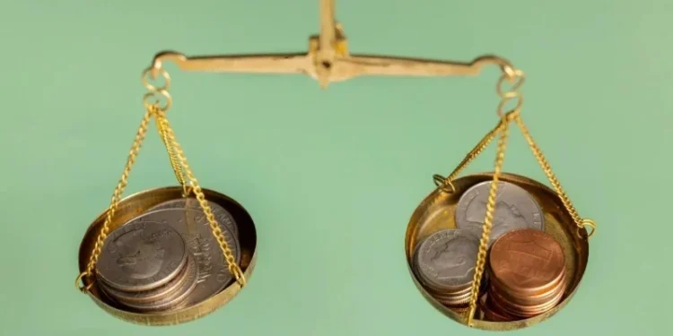 Análise: o reajuste do salário mínimo casa com os gastos públicos?