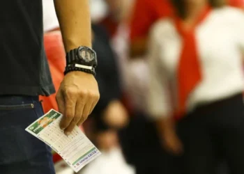 Aposta simples, com seis números marcados, custa R$ 5 • 08/05/2019 - Marcelo Camargo/Agência Brasil