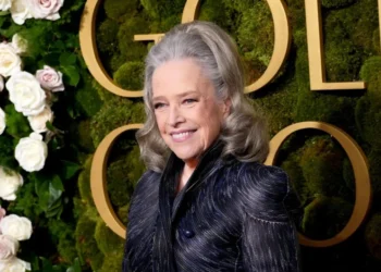 Kathy Bates esteve na 82ª edição do Globo de Ouro • Jeff Kravitz/FilmMagic